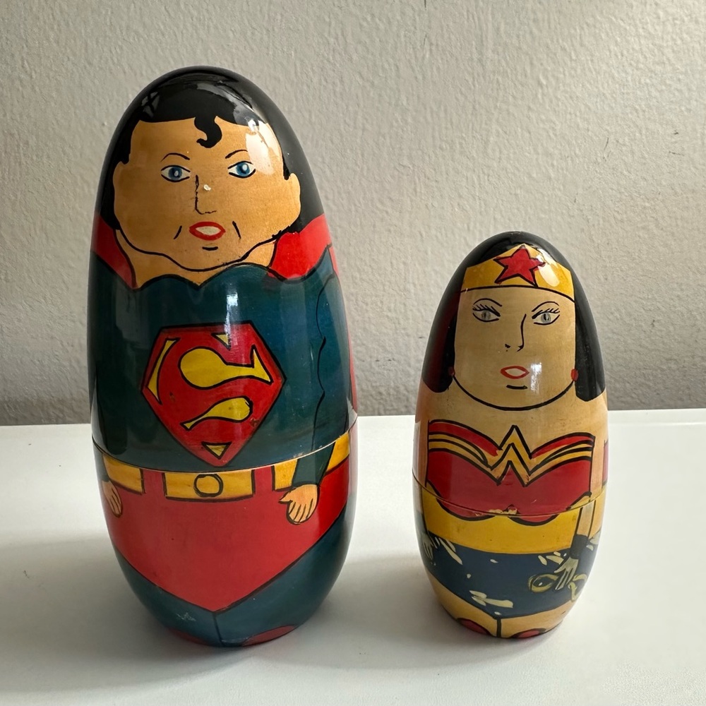 Rare Vintage Hand Painted SUPERMAN & WONDER WOMAN 2-piece 🪆 nesting dolls.